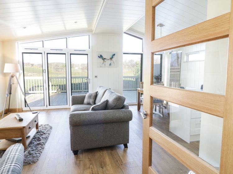 Woodpecker Lodge, listing photograph 11