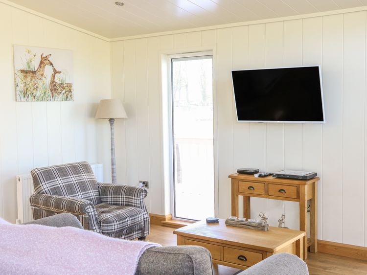 Woodpecker Lodge, listing photograph 5