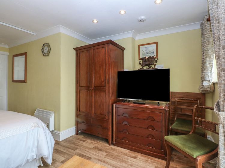 Maesawel Studio, listing photograph 7