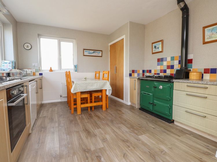 The Farmhouse, listing photograph 8