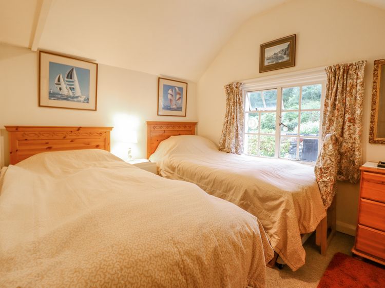 Pump Cottage, 8 Glyn Terrace, listing photograph 8