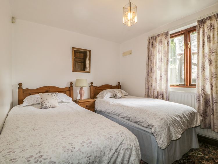 Pond End Cottage, listing photograph 10