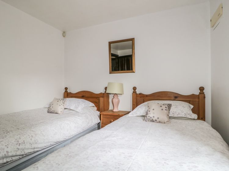 Pond End Cottage, listing photograph 11