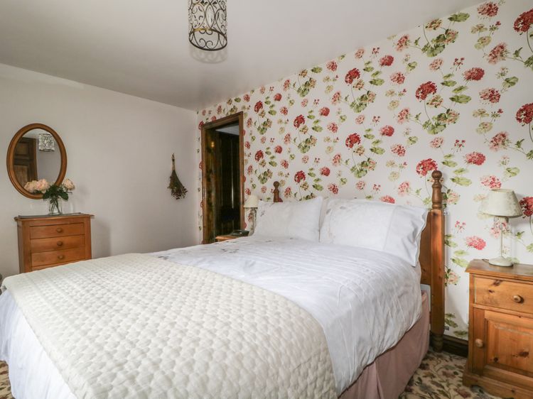 Pond End Cottage, listing photograph 12
