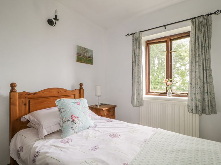 Springarth Cottage, listing photograph 9