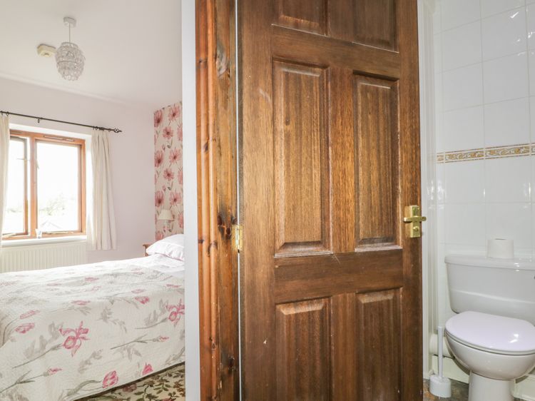 Springarth Cottage, listing photograph 10