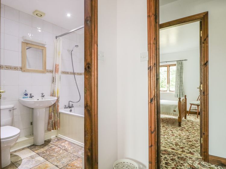 Springarth Cottage, listing photograph 12
