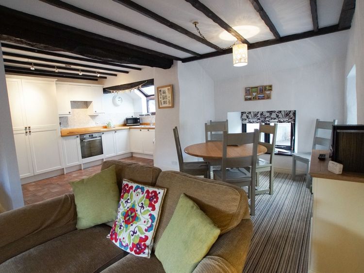 Laurel Cottage, listing photograph 4