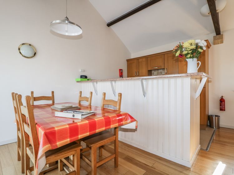 Esthers Barn, listing photograph 4