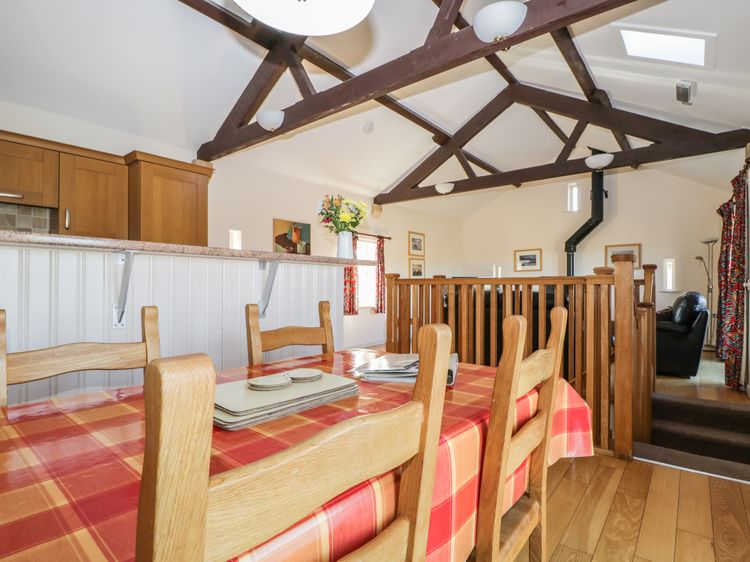 Esthers Barn, listing photograph 3