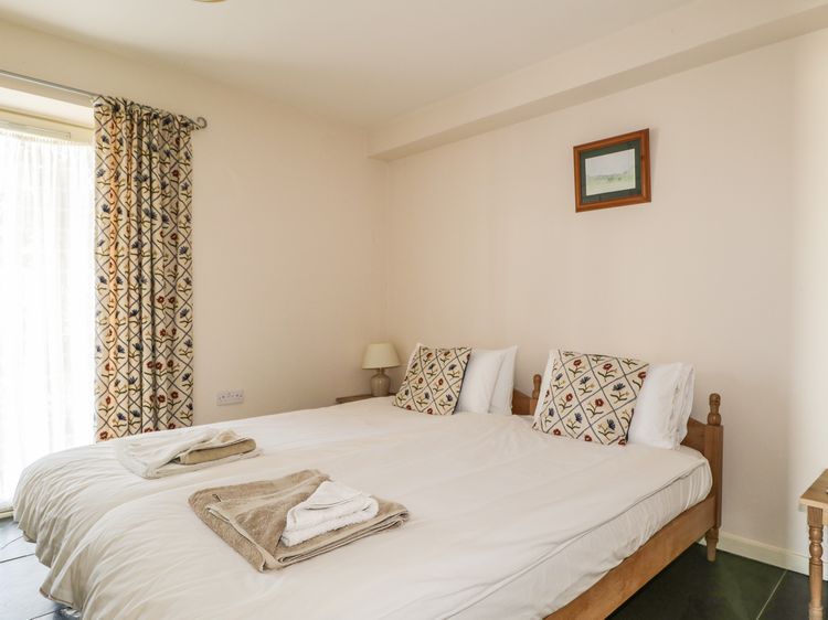 Beckside, listing photograph 12