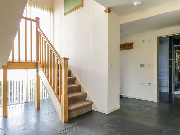 Beckside, listing photograph 11