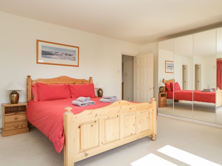 Hunters Chase, listing photograph 10