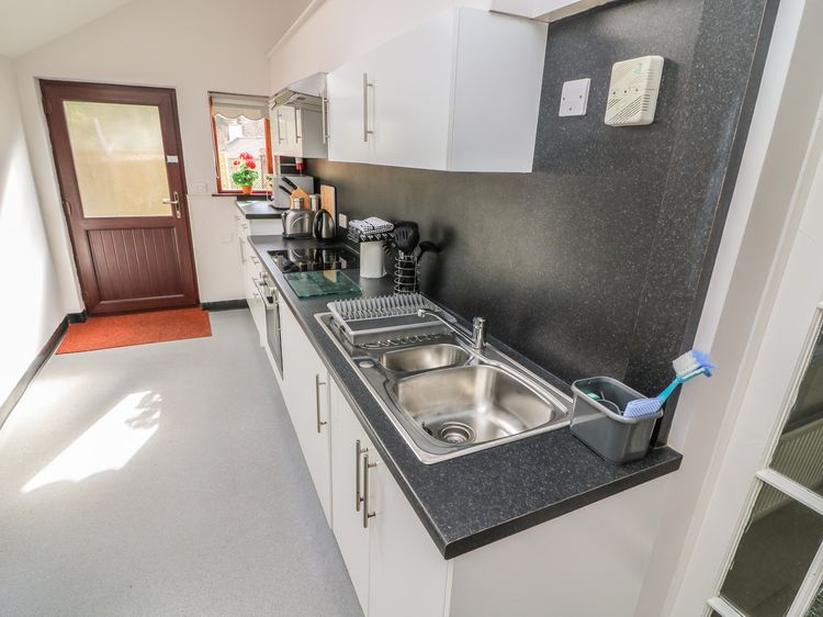 Long Crag Annexe, listing photograph 5