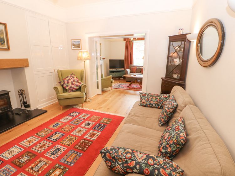 White House, listing photograph 9