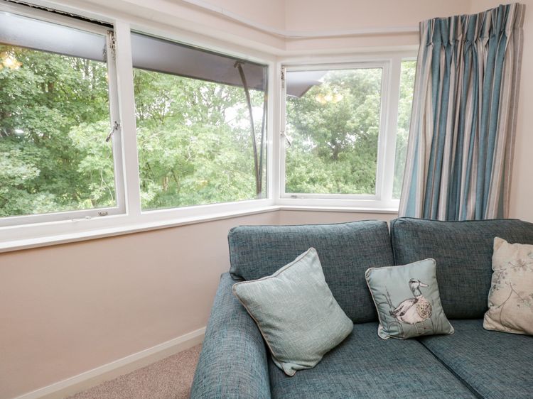Treetops, listing photograph 8