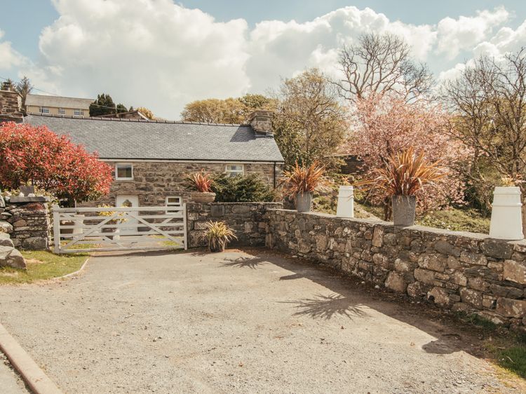 Cefn Uchaf Cottage, listing photograph 2