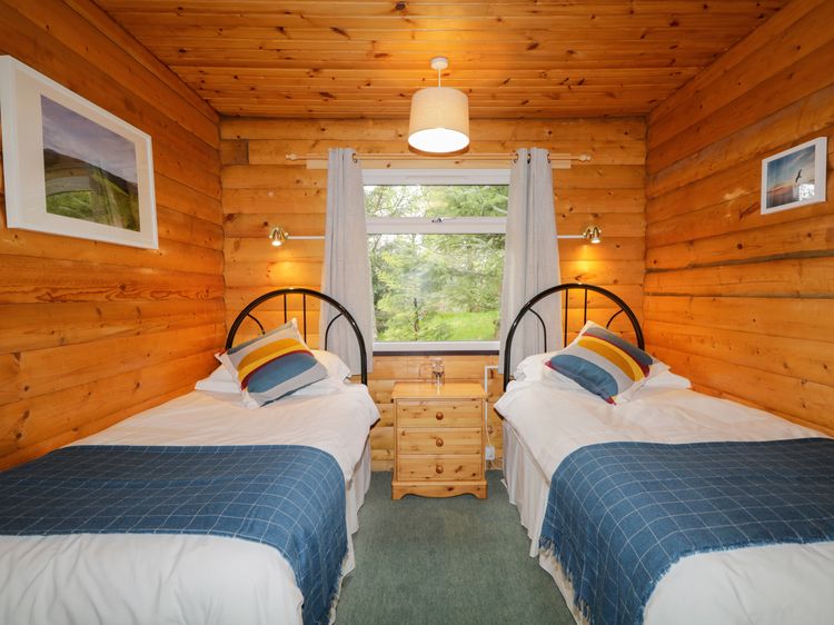 Eagle Lodge, listing photograph 6