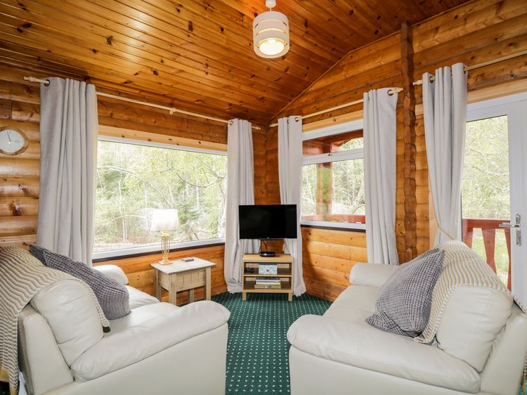 Eagle Lodge, listing photograph 2