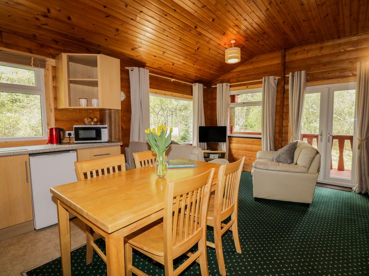 Eagle Lodge, listing photograph 4