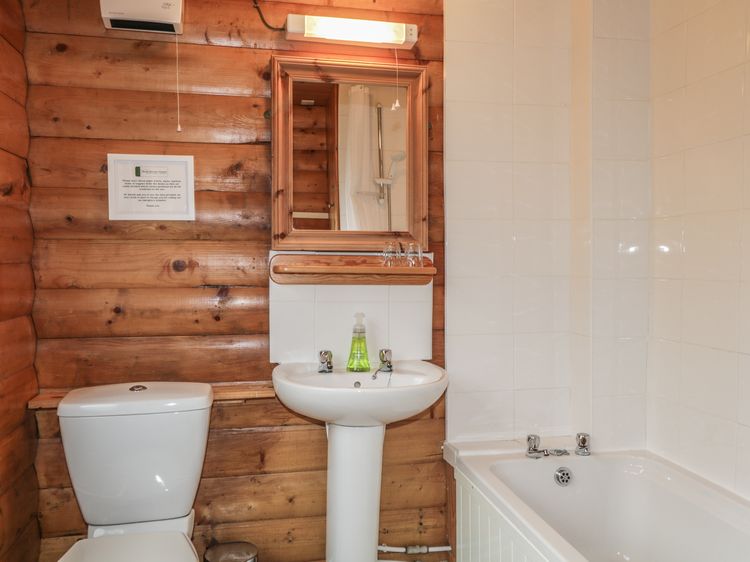 Otter Lodge, listing photograph 10