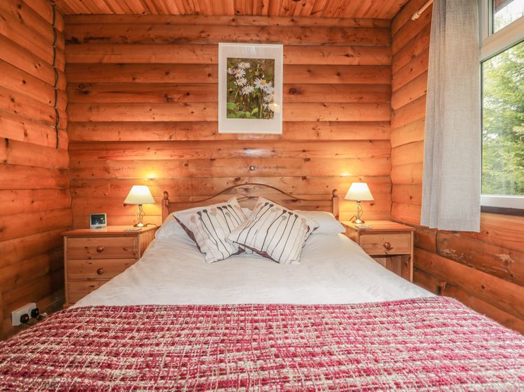 Otter Lodge, listing photograph 9