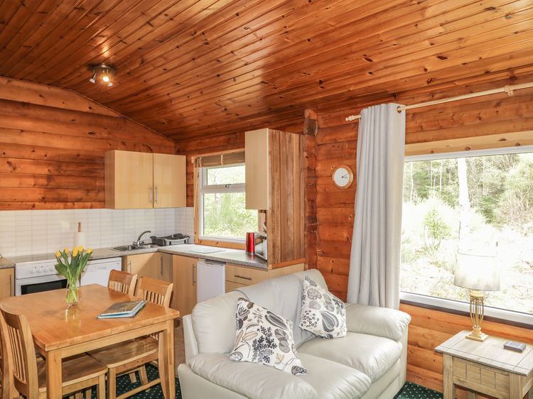 Otter Lodge, listing photograph 4