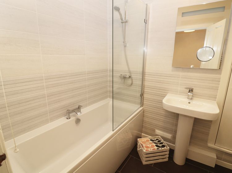 Glan Y Don, listing photograph 11