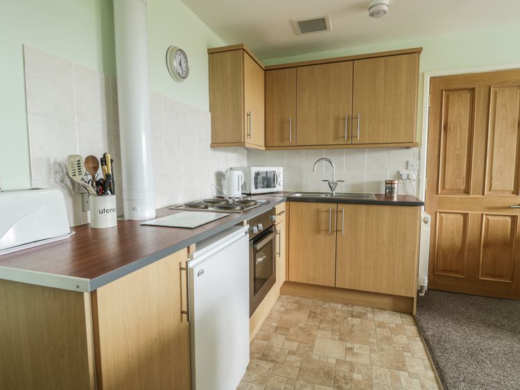 2 Park Nook Close, listing photograph 7