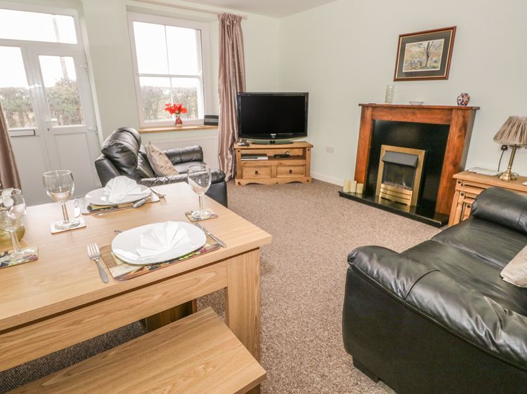 2 Park Nook Close, listing photograph 3