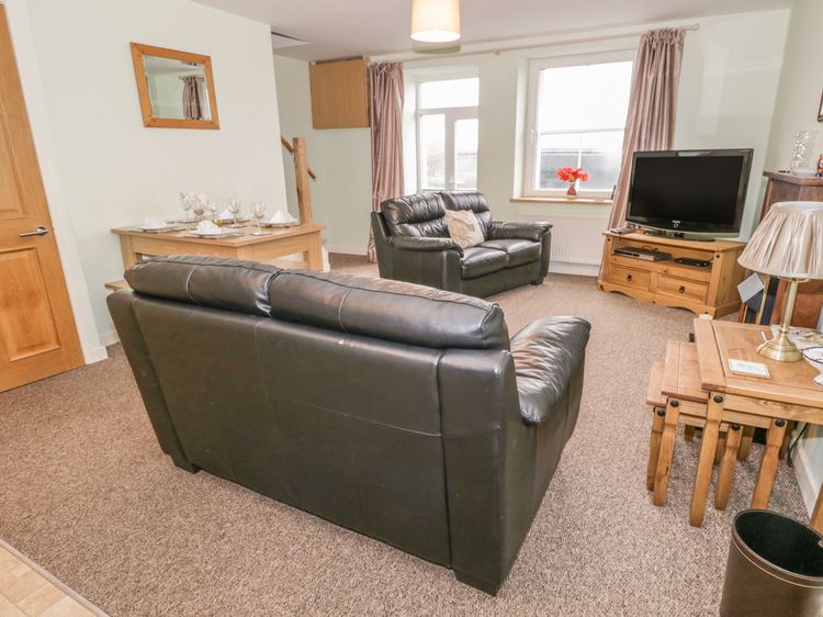 2 Park Nook Close, listing photograph 4