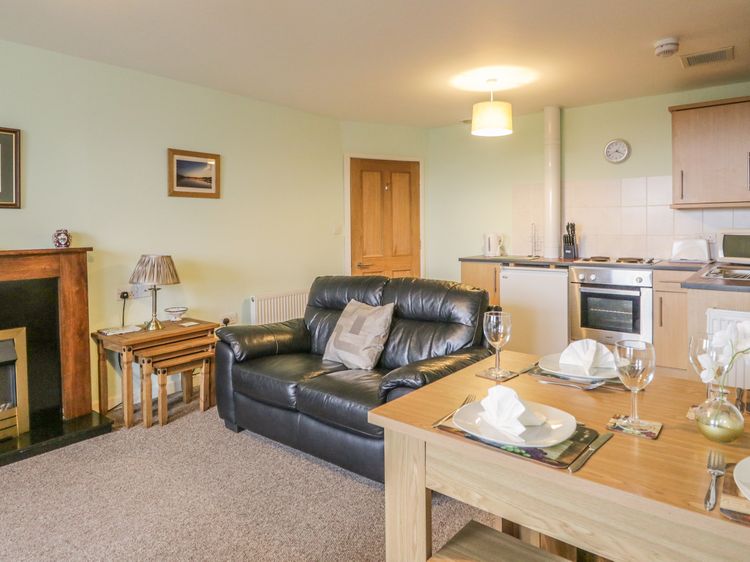 2 Park Nook Close, listing photograph 6