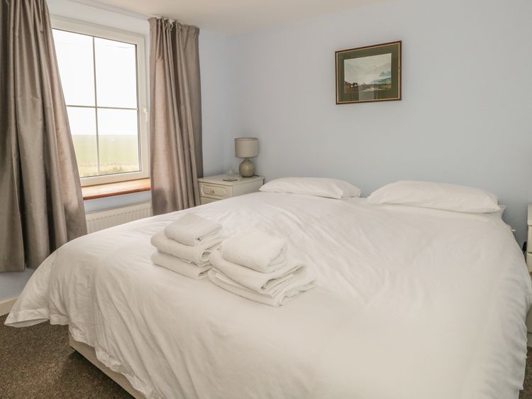 2 Park Nook Close, listing photograph 9