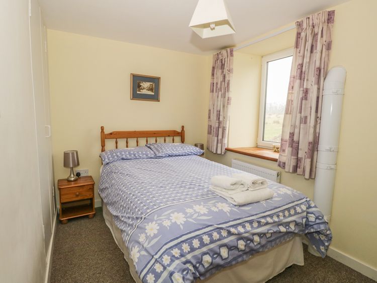 2 Park Nook Close, listing photograph 10