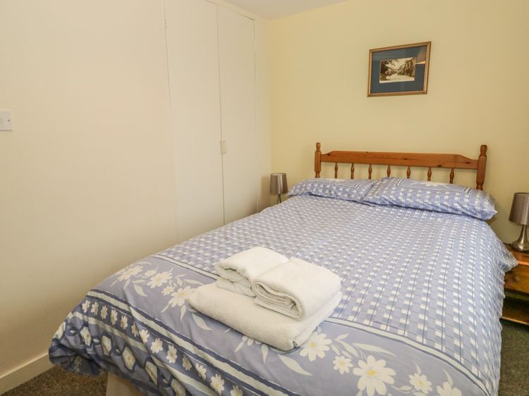 2 Park Nook Close, listing photograph 11