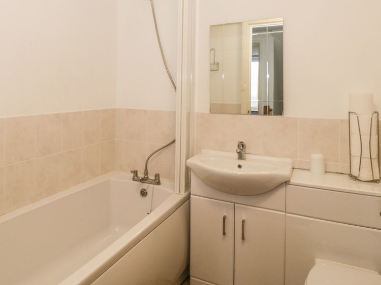 2 Park Nook Close, listing photograph 12