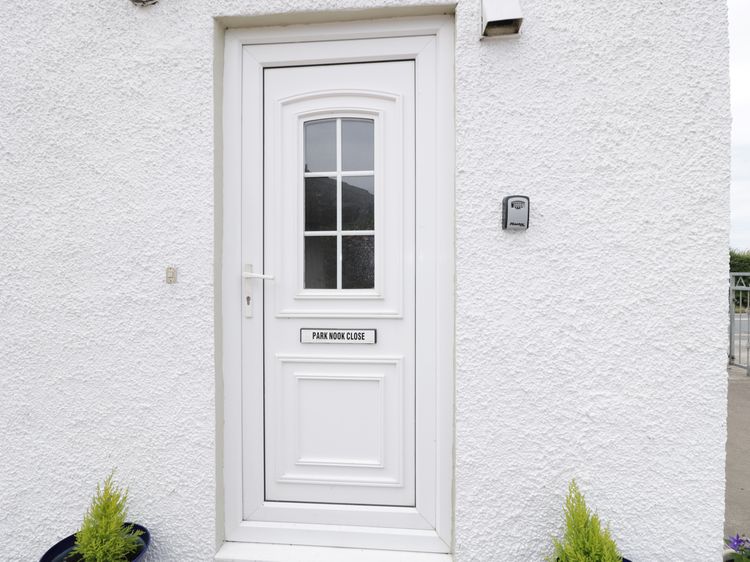 1 Park Nook Close, listing photograph 2