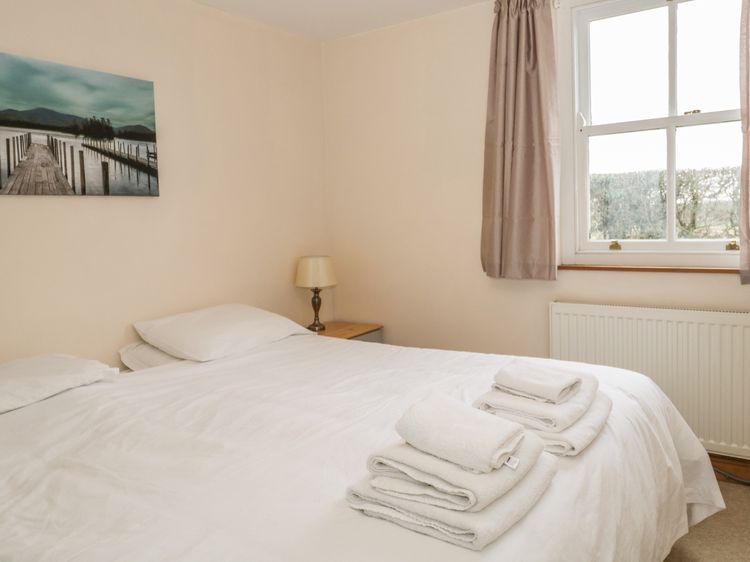 1 Park Nook Close, listing photograph 9