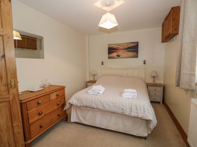 1 Park Nook Close, listing photograph 11
