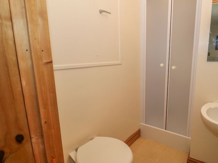 1 Park Nook Close, listing photograph 12