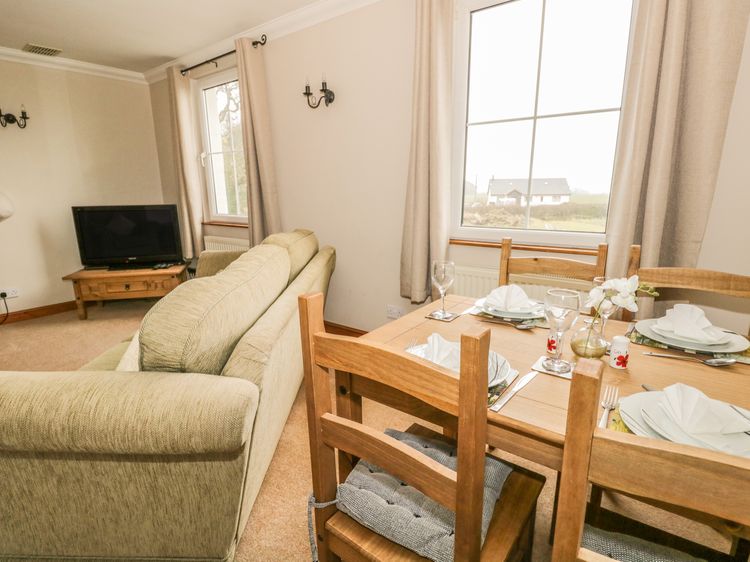 1 Park Nook Close, listing photograph 5