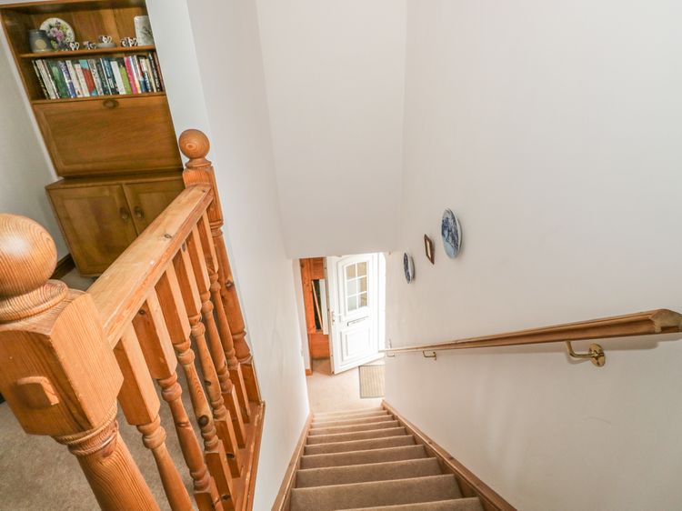 1 Park Nook Close, listing photograph 8