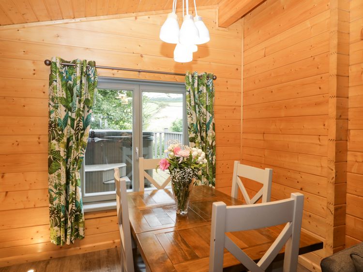 Oak Lodge, listing photograph 9