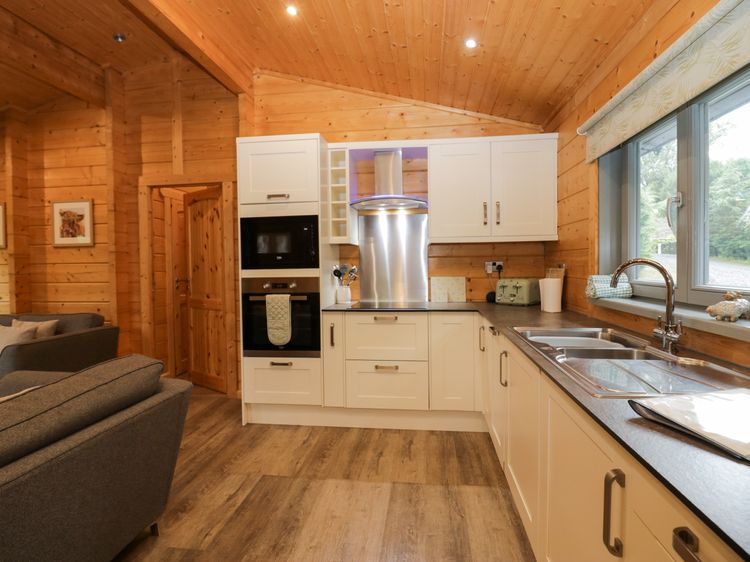 Oak Lodge, listing photograph 11