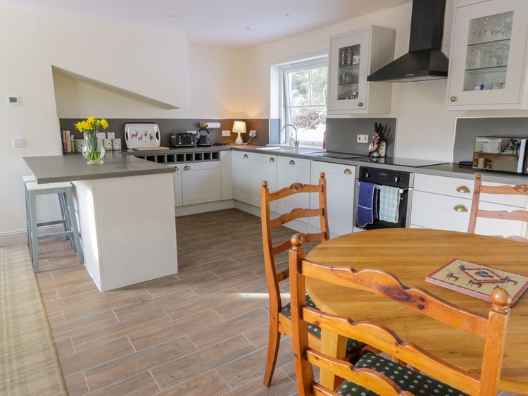 Fois House, listing photograph 7