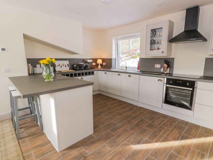 Fois House, listing photograph 8