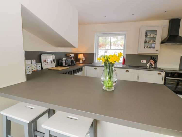 Fois House, listing photograph 9