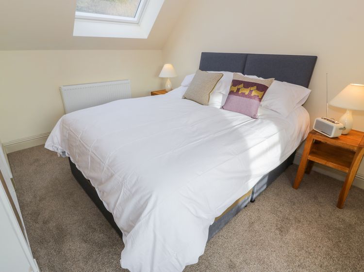 Fois House, listing photograph 10