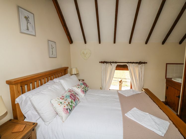 The Cottage, listing photograph 10