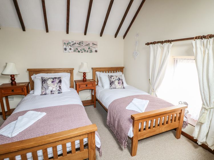 The Cottage, listing photograph 11